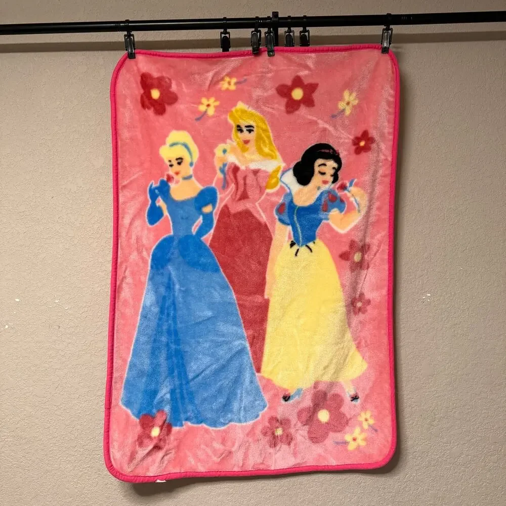 Disney Princess plush crib blanket - pink Cinderella Snow White Sleeping Beauty